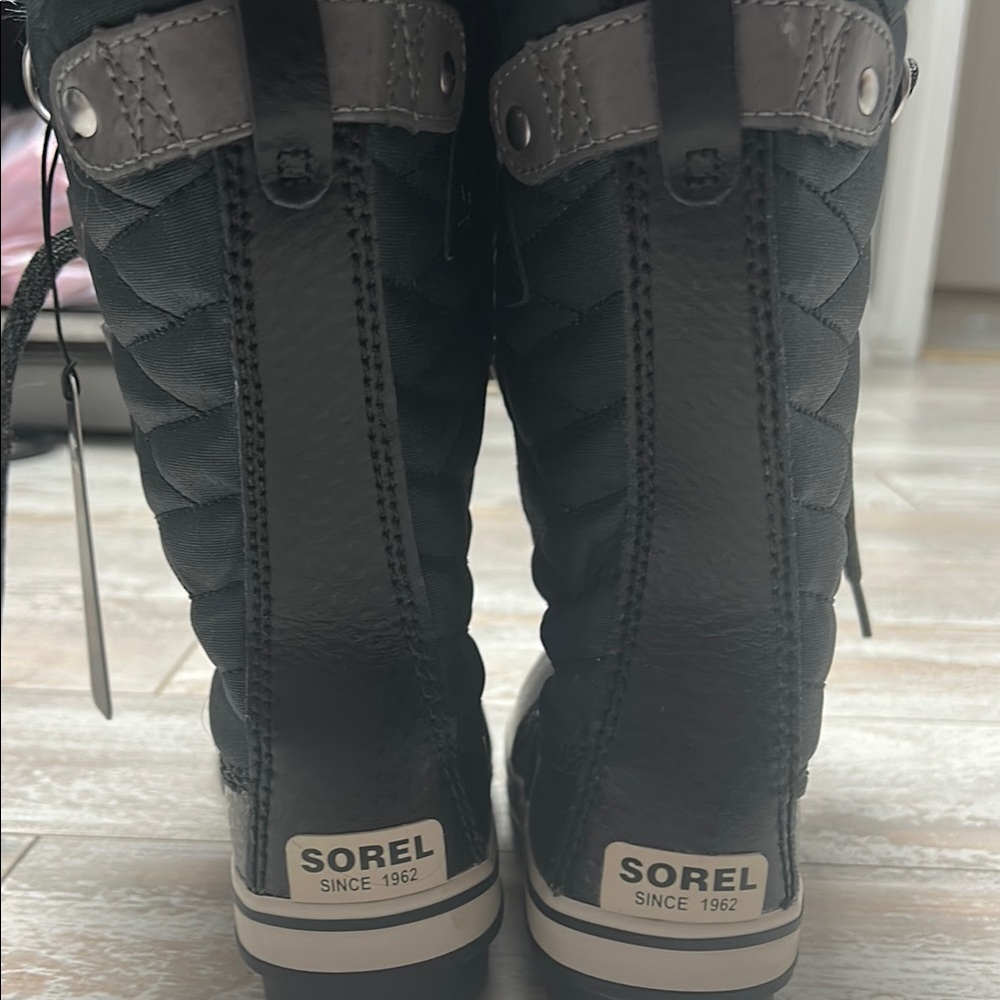 Sorel Kids Joan of Artic Waterproof Winter Boot Size 2 - Picture 2 of 7